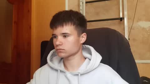 Snapshot of arvyn_ chatting on June 2, 2026, 7:43 am Denis online show from June 2, 2026, 7:43 am