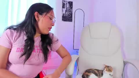 Snapshot of ary_and_kel chatting on February 21, 2025, 8:49 pm Ariana and Kelsieh online show from February 21, 2025, 8:49 pm