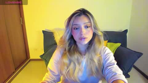 Snapshot of ary_cam230 chatting on November 12, 2025, 9:03 pm Zahaara online show from November 12, 2025, 9:03 pm