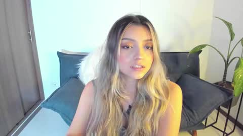 Snapshot of ary_cam230 chatting on December 2, 2025, 8:26 pm Zahaara online show from December 2, 2025, 8:26 pm