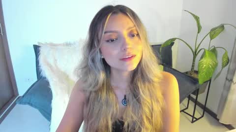 Snapshot of ary_cam230 chatting on December 5, 2025, 8:49 pm Zahaara online show from December 5, 2025, 8:49 pm