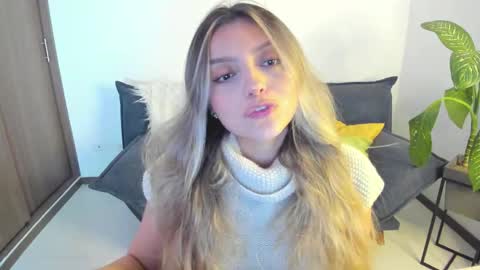 Snapshot of ary_cam230 chatting on December 13, 2025, 8:25 pm Zahaara online show from December 13, 2025, 8:25 pm