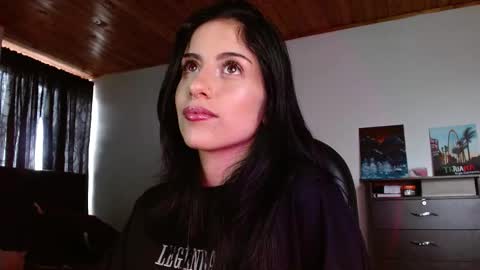   Independent Model online show from November 19, 2025, 8:42 pm