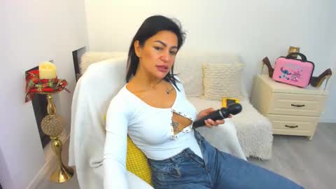 Snapshot of arya_lexa chatting on December 1, 2025, 7:08 pm Arya online show from December 1, 2025, 7:08 pm