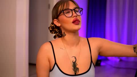 Lunaa  online show from November 3, 2025, 7:26 pm