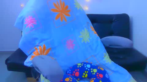 asa akiraaax online show from December 15, 2025, 2:32 pm