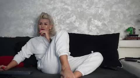 Snapshot of ashadevon_fit chatting on November 15, 2025, 10:01 am Asha online show from November 15, 2025, 10:01 am