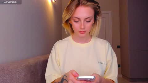 your pretty Ashley online show from December 5, 2024, 6:00 pm