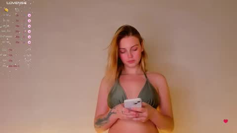 your pretty Ashley online show from November 16, 2025, 5:29 pm