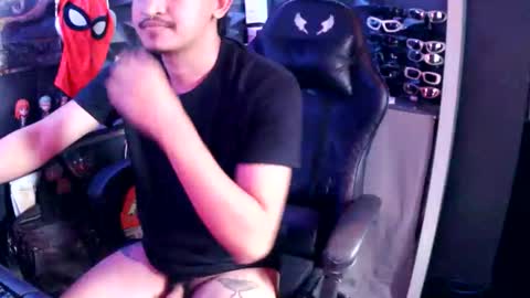 Snapshot of ashcross chatting on December 4, 2025, 5:28 am Ash Cross online show from December 4, 2025, 5:28 am