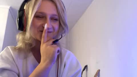 Snapshot of ashelyparcell chatting on December 4, 2025, 7:39 am July online show from December 4, 2025, 7:39 am