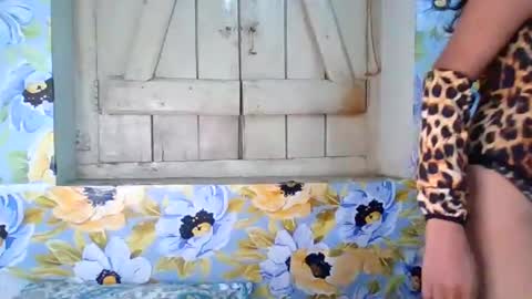 ashi_indian online show from December 5, 2025, 3:52 pm