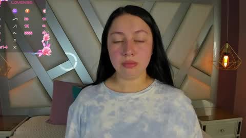 Snapshot of ashleey_bell_ chatting on May 18, 2026, 1:28 pm Ashley online show from May 18, 2026, 1:28 pm