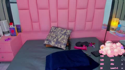 Snapshot of ashleimoss chatting on February 12, 2025, 5:26 pm Ashly online show from February 12, 2025, 5:26 pm