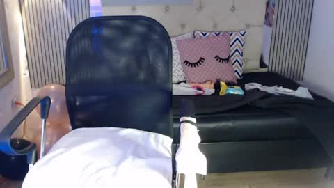 Snapshot of ashley__tylor chatting on April 29, 2026, 8:15 pm ashley__tylor online show from April 29, 2026, 8:15 pm