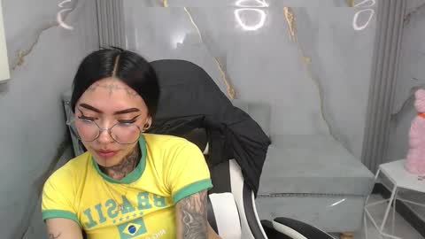 ashley_blum_v online show from November 30, 2025, 1:20 am