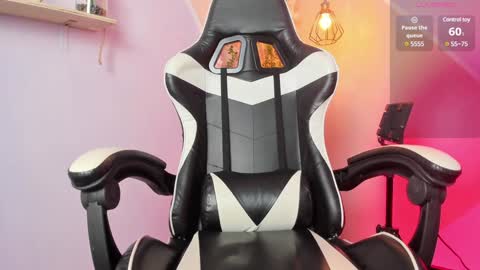 Snapshot of ashley_kim2 chatting on January 16, 2025, 12:31 pm ASHLEY online show from January 16, 2025, 12:31 pm