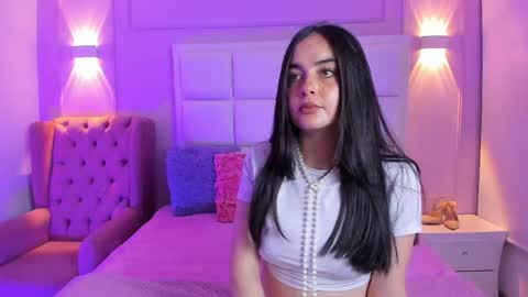 Snapshot of ashley_petit chatting on May 14, 2026, 1:29 pm ashley_petit online show from May 14, 2026, 1:29 pm