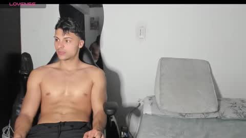 Snapshot of ashleyandtyler chatting on October 25, 2025, 1:13 am ASHLEY AND TYLER online show from October 25, 2025, 1:13 am