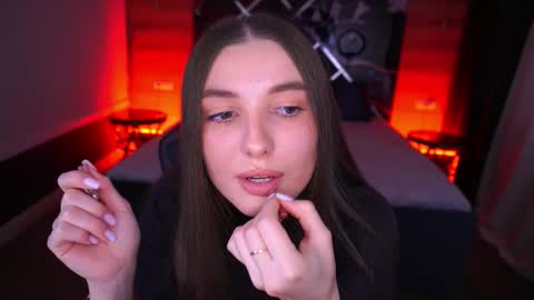 ashleybaee online show from November 3, 2025, 1:23 pm