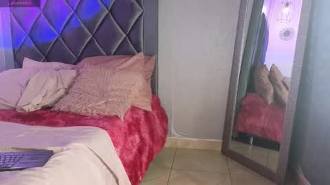 CAMILA online show from December 19, 2025, 6:04 pm