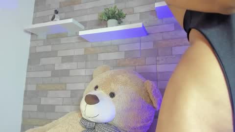 AshleyHill online show from November 25, 2025, 4:01 am