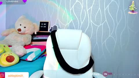 .. Ashley .. online show from December 5, 2024, 9:28 pm