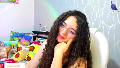 .. Ashley .. online show from September 18, 2025, 1:18 am