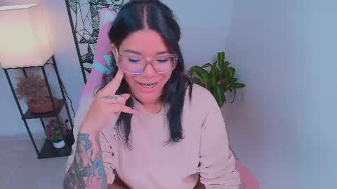 Snapshot of ashleyy18__ chatting on July 1, 2026, 5:02 pm Ashleyy18 online show from July 1, 2026, 5:02 pm
