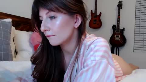 Snapshot of ashleyyylove13 chatting on October 16, 2025, 6:14 am Ashley Love online show from October 16, 2025, 6:14 am