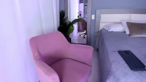 Snapshot of ashly_hills chatting on October 7, 2025, 3:47 am Ashly online show from October 7, 2025, 3:47 am