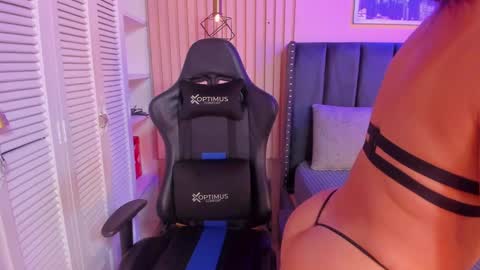 ashlye_miller_ online show from January 14, 2025, 4:04 am