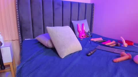 ashlye_miller_ online show from February 9, 2025, 9:37 am