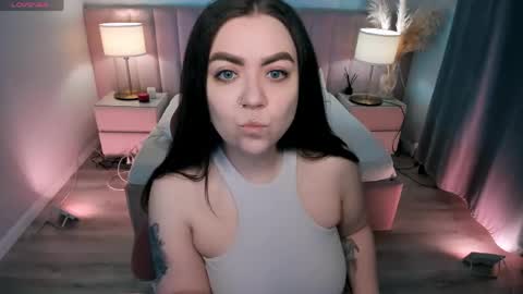 Snapshot of ashton_heidi chatting on May 10, 2026, 11:43 pm Your girlfriend online show from May 10, 2026, 11:43 pm