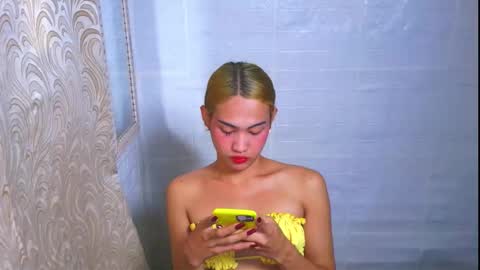 LOVELY LORAINE online show from September 27, 2025, 4:06 am