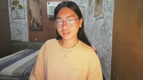 Rhean online show from October 13, 2025, 10:54 pm