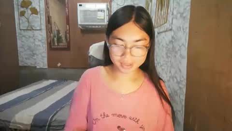 Rhean online show from October 31, 2025, 10:55 pm