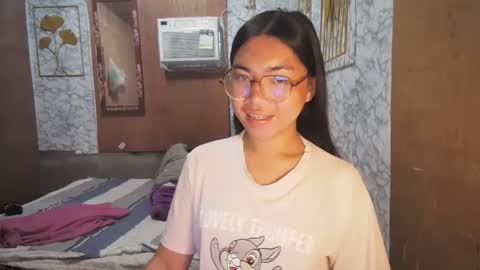 Rhean online show from November 25, 2025, 10:43 pm