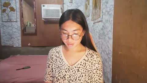 Rhean online show from December 17, 2025, 4:40 am