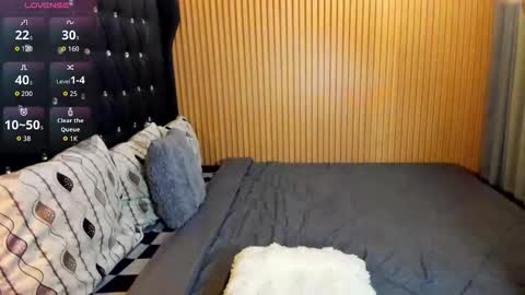 VICTORIA SCOTT online show from November 23, 2025, 7:08 am