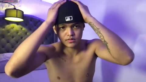 VICTORIA SCOTT online show from April 25, 2026, 4:48 pm