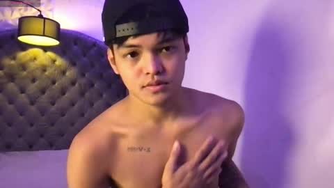 VICTORIA SCOTT online show from April 26, 2026, 12:14 pm