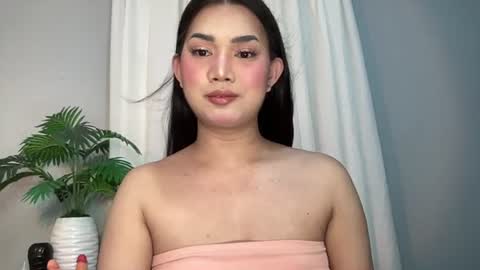 Snapshot of asiansweet_lily chatting on July 8, 2026, 12:04 am Lily online show from July 8, 2026, 12:04 am