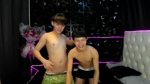 Snapshot of asiantwinkmark chatting on February 8, 2026, 12:30 pm Mark online show from February 8, 2026, 12:30 pm