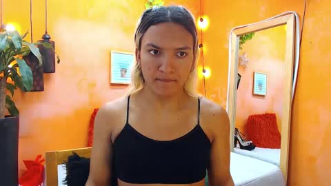 Snapshot of aslyhernandez chatting on January 8, 2025, 11:54 am ASLY online show from January 8, 2025, 11:54 am