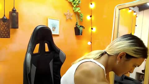 Snapshot of aslyhernandez chatting on January 25, 2025, 11:13 am ASLY online show from January 25, 2025, 11:13 am