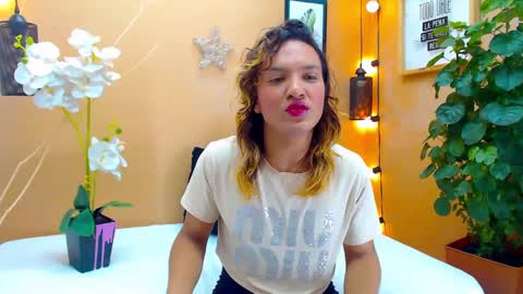 Snapshot of aslyhernandez chatting on October 14, 2025, 12:17 pm ASLY online show from October 14, 2025, 12:17 pm