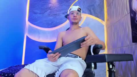 Snapshot of asmodeohot20 chatting on December 16, 2025, 5:01 am asmodeohot20 online show from December 16, 2025, 5:01 am