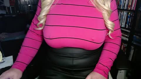 Aspen Vale online show from October 30, 2025, 9:37 pm