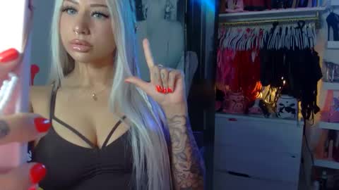 Snapshot of aspenmadden chatting on September 23, 2025, 10:02 pm iwantaspen online show from September 23, 2025, 10:02 pm